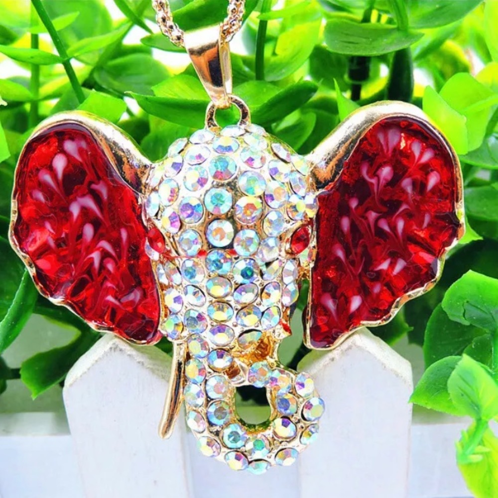 NWT elephant pendant necklace